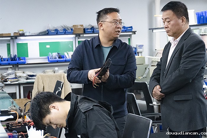 热烈欢迎裴东广院士一行莅临凯基特新工厂参观交流