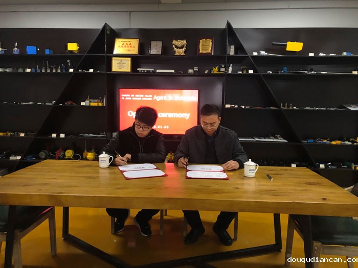 6ce29dc9f6c0e76d985292aab04a136d